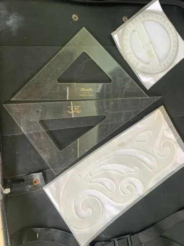 Vendo esquadros, curva Francesa e transferidor 