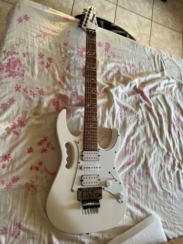 Vendo guitarra IBANEZ JEM JR