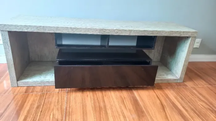 Painel de TV + Rack Amadeirado com Gaveta Preta - Lindo e Moderno