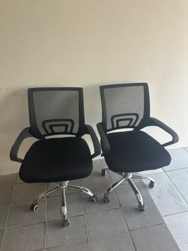 Cadeira escritório nova - sem detalhes!