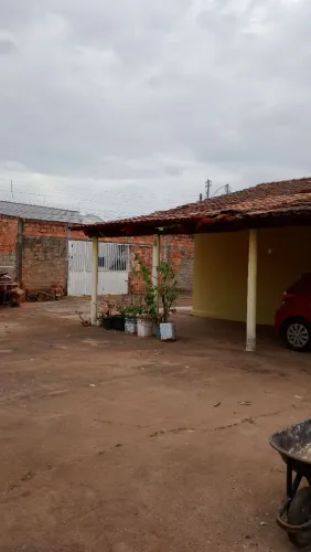 Casa de esquina a venda no Recanto das Garças Goiânia 