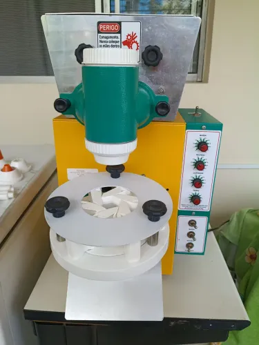 Máquina de modelar coxinha 