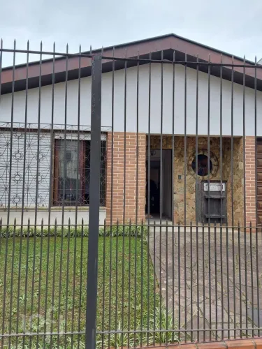 Casa à venda em Vila Ipiranga com 170 m², 4 quartos, 1 suíte, 5 vagas