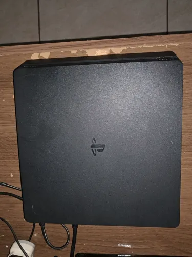 Ps4 slim 1TB com 3 controles + 3 jogos