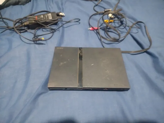 PS2, original e travado 