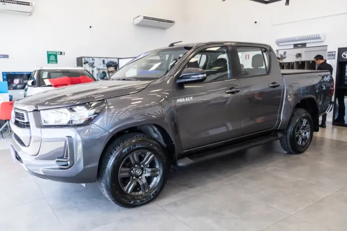 Toyota Hilux CD SR 4X4 2.8 TDI Diesel Aut. 2025