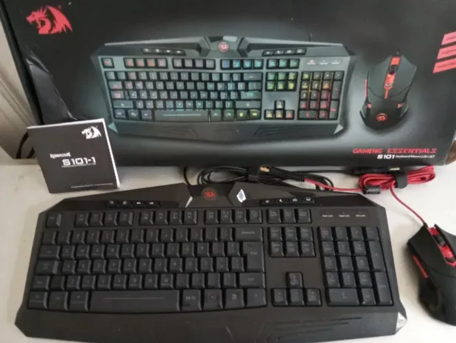 Kit teclado e mouse gamer redragon S101 com led