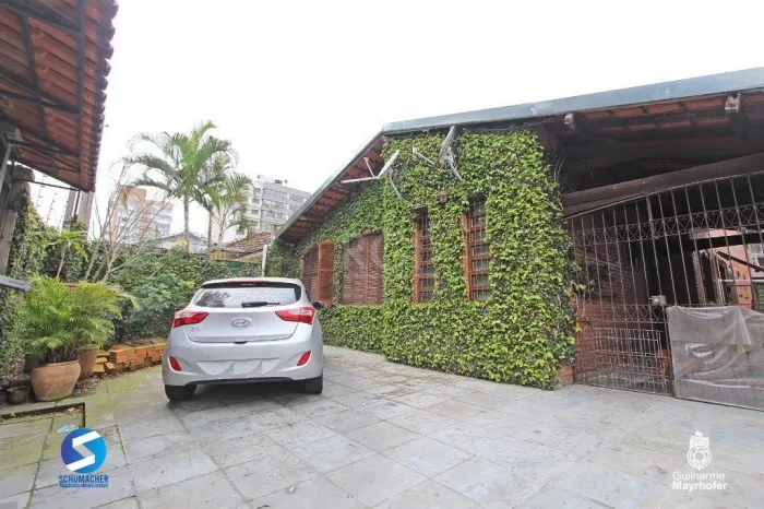 Casa para Venda 381m², 3 dormitórios, sendo 1 suíte, 4 vagas - Tristeza
