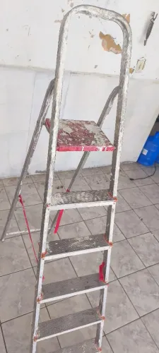 Escada de Alumínio 6 Degraus