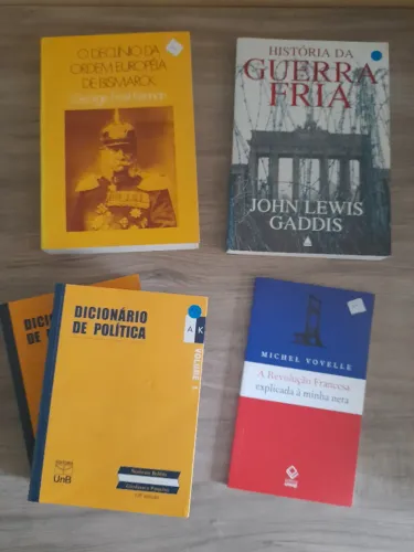 Livros de História e Política