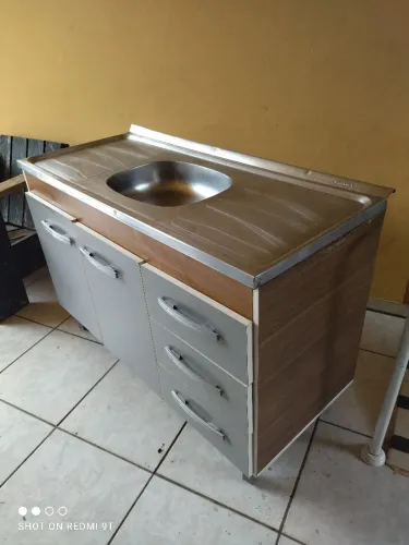 Pia de cozinha com cuba em ótimas condições, 120cm x 53cm x 82cm Altura