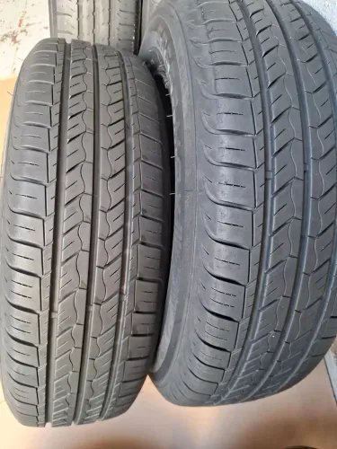 Jogo de rodas com pneus semi novos aro 13.