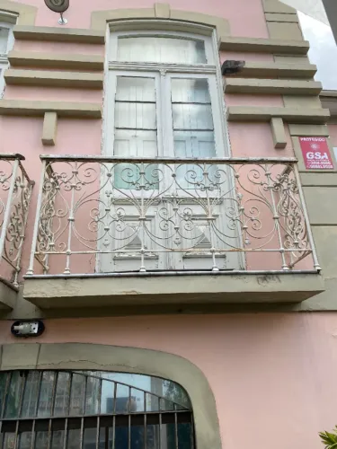 ?PORTAS ANTIGAS DE FOLHAS DUPLAS MACIÇA COM BANDEIRA E TAMPÕES CADA?