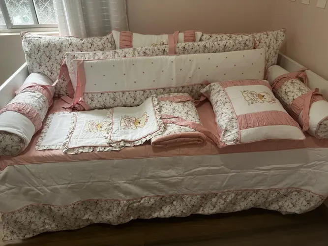 Enxoval quarto de bebê - berço e cama auxiliar 