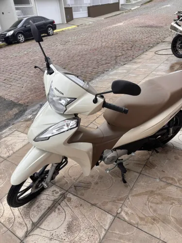 Vendo Biz + 2024, com 6850 km único dono