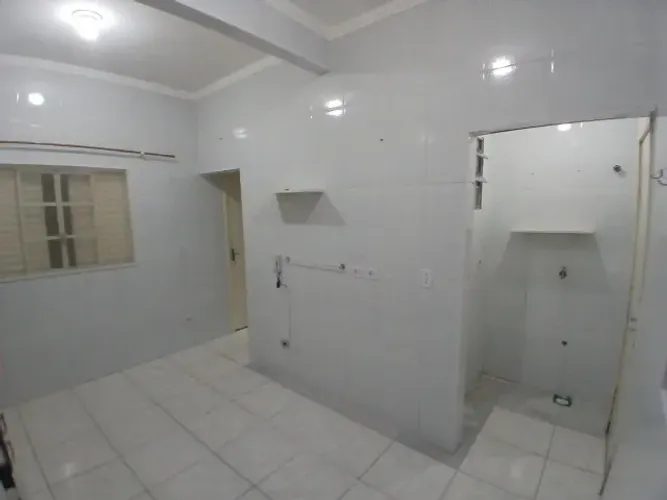 Aluga-se apartamento