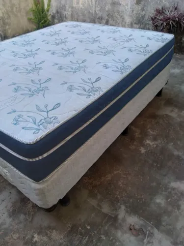 Vendo cama CASAL " QUEEN " SOFT FLEX " MOLAS ENSACADAS  " BEM CONSERVADA ".