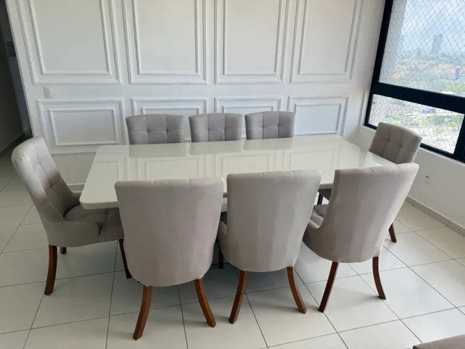 Mesa de jantar de 8 cadeiras seminova 