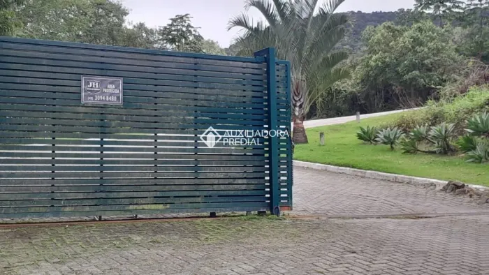 Terrenos em Condomínio Fechado no Bairro Itacurubi em Florianópolis-SC.