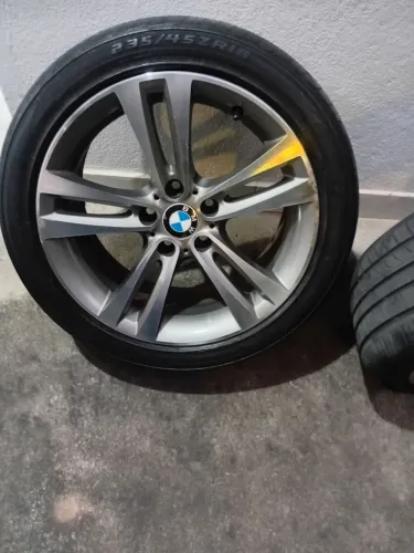 Rodas aro18 bmw com pneus