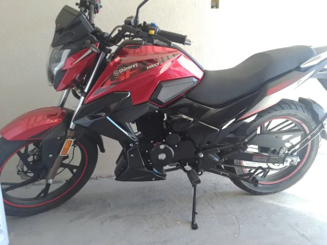 Moto com apenas 170 km rodados , estado zero.