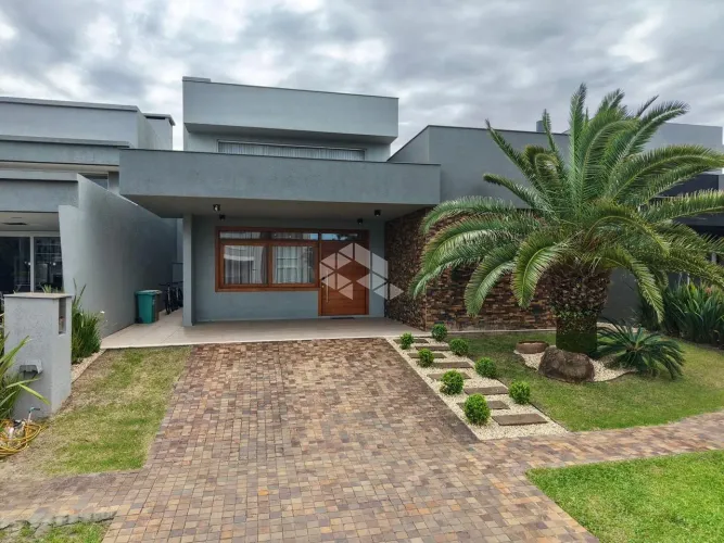 Casa Térrea de Alto Padrão mobiliada e decorada, Piscina e 04 quartos/suítes, no Capão Ilh