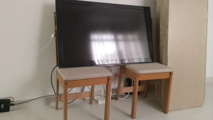 Tv + mesinha de computador