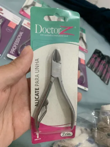 Alicate de unha e espátula