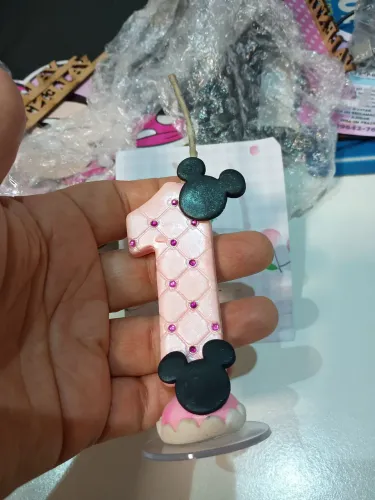 Vendo vela de Biscuit tema Minie 1 ano nova
