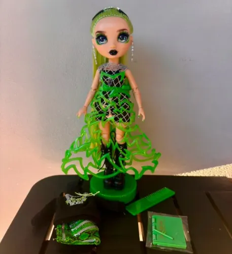 Boneca Rainbow High Jade Hunter - Fantastic Fashion