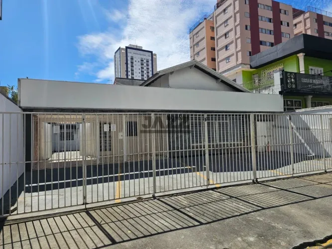 Casa Comercial de 305 m² à Venda no Jardim São Dimas - São José dos Campos .