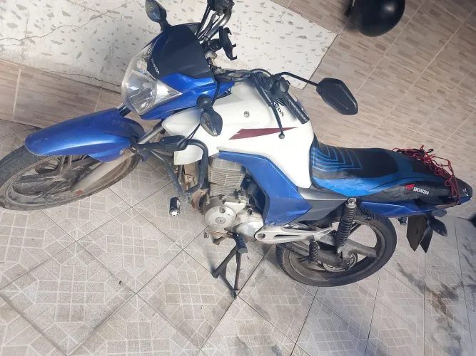 Vendo Titan 2013/14 tabela $12.500, quero 10 mil 2 pneus novos 