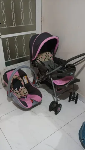 Vendo carrinho e bebê conforto marca cosco