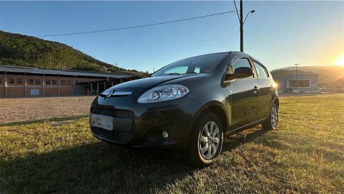Fiat Palio Attractive 1.0 EVO Fire Flex 8V 5P 2013