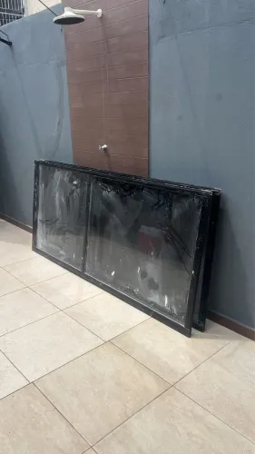 Porta Correr em Alumínio Suprema na cor preta