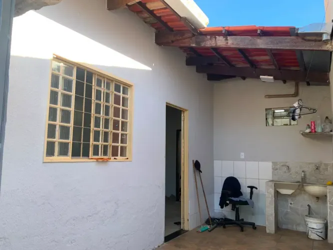 Oportunidade! Casa com Quintal no Parque das Amendoeiras  R$ 220 Mil Goiânia - GO
