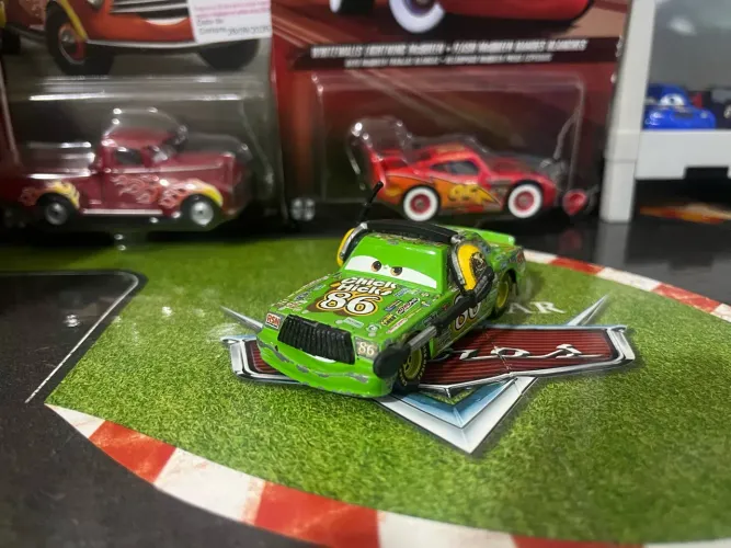 Cars Disney pixar Chick Hicks com fone