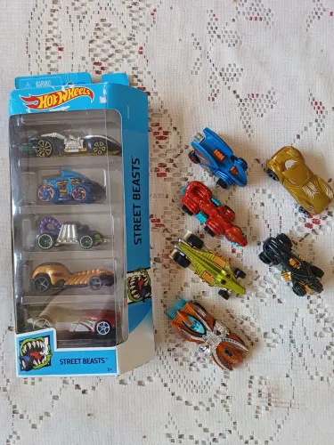 Lote 15 Hot Wheels stress beasts carrinhos