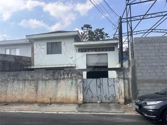 SOBRADO A VENDA NO JARDIM CIDADE PIRITUBA, COM 3 CASA CONSTRUÍDAS EM OMITO ESTADO.
