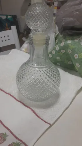 Bela.Garrafa de vidro com acessorios