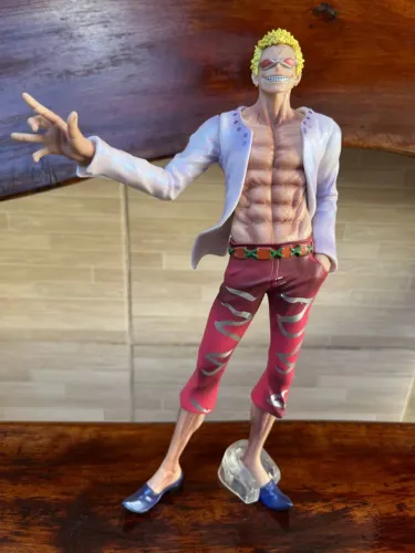 Action Figure One Piece - Doflamingo 29cm