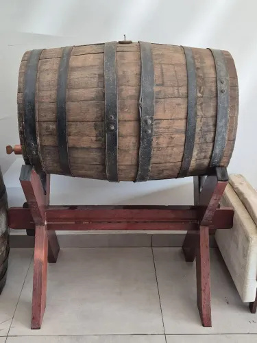 Barril de Madeira Carvalho com cavalete