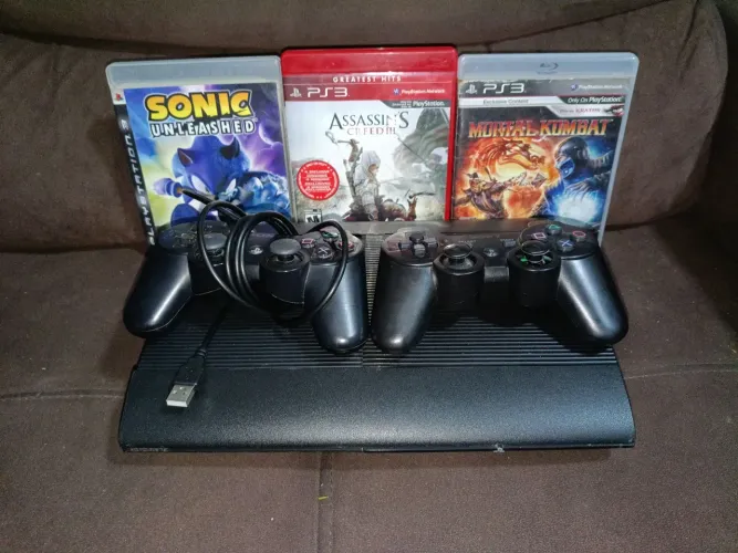 Ps3 super slim bloqueado 3 jogos 2 controle com todos os cabos