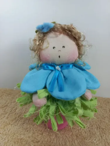 Boneca coleção Florescer - Pétalas azuis