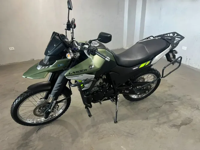 XTZ 250 LANDER CONNECTED