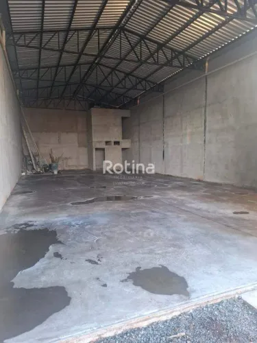 Galpão comercial à venda no Bairro Novo Mundo, em Uberlândia