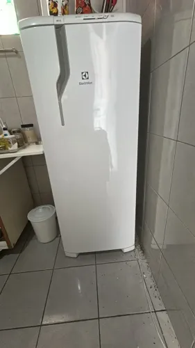 Geladeira eletrolux 240 litros