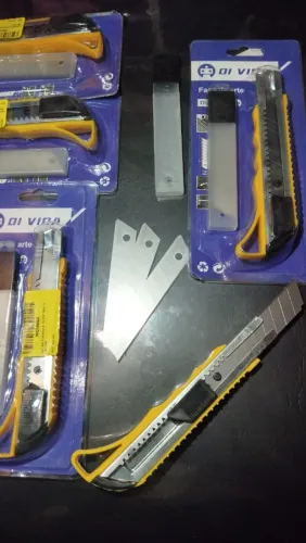 Estilete Retrátil 18mm kit com Lâminas Extras - Novo