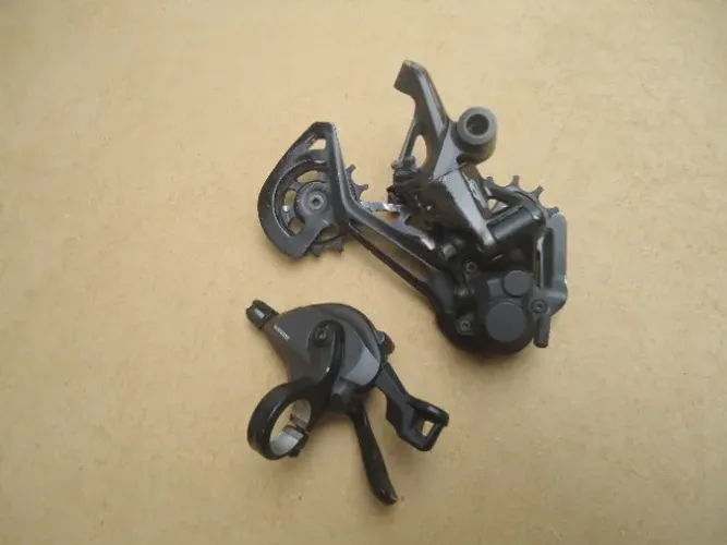 Cambio Traseiro e Alavanca Shimano Modelo Deore XT M8100   