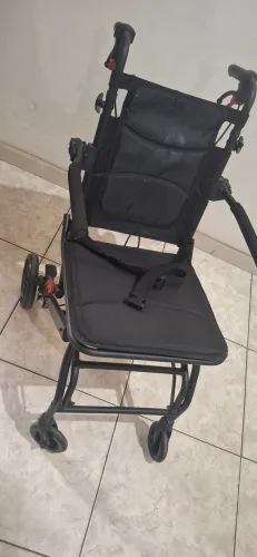 Cadeira de rodas de transporte